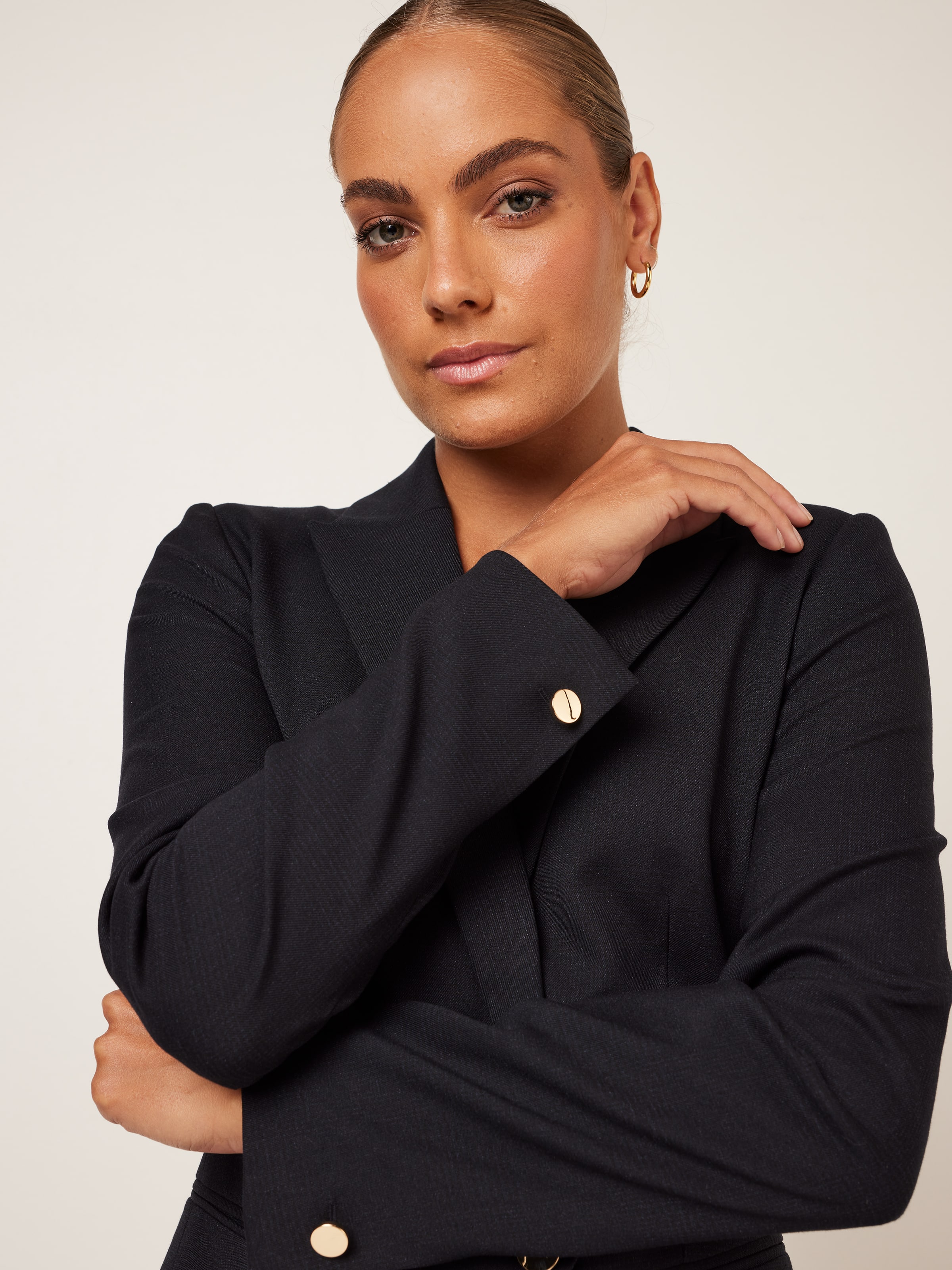 Women's Modern Scrub Jacket Black – Mandala Scrubs
