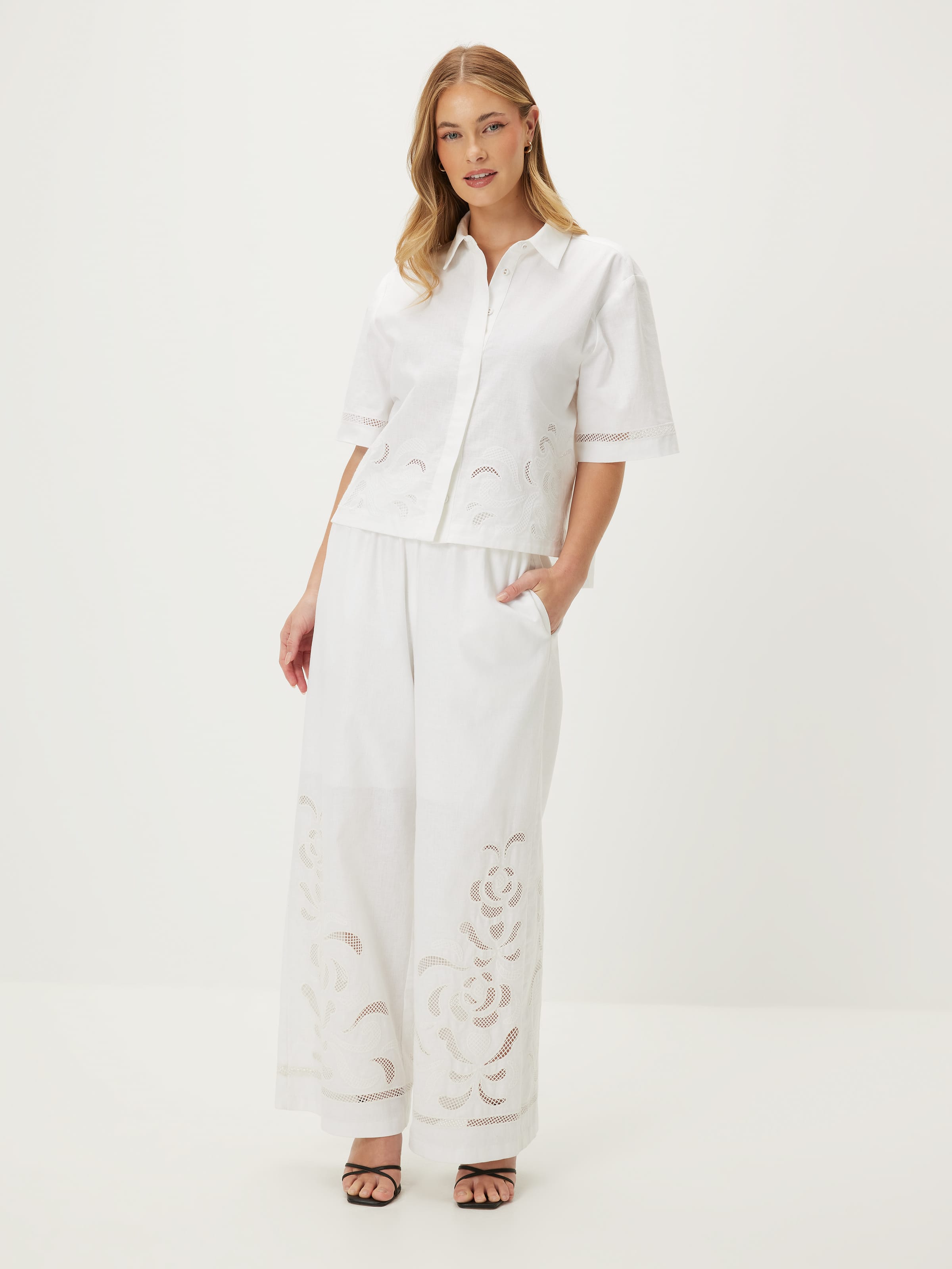 Off The Cuff Embroidered Pant