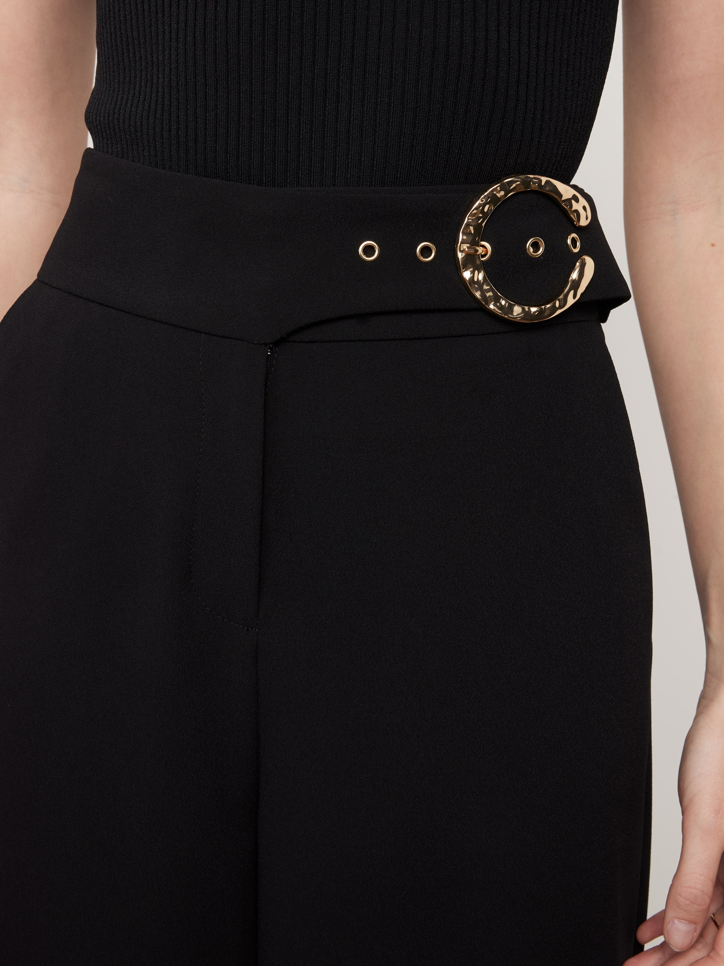 20+ easy ideas to style a black pencil skirt  Pencil skirt outfits, Black  pencil skirt outfit, Black pencil skirt