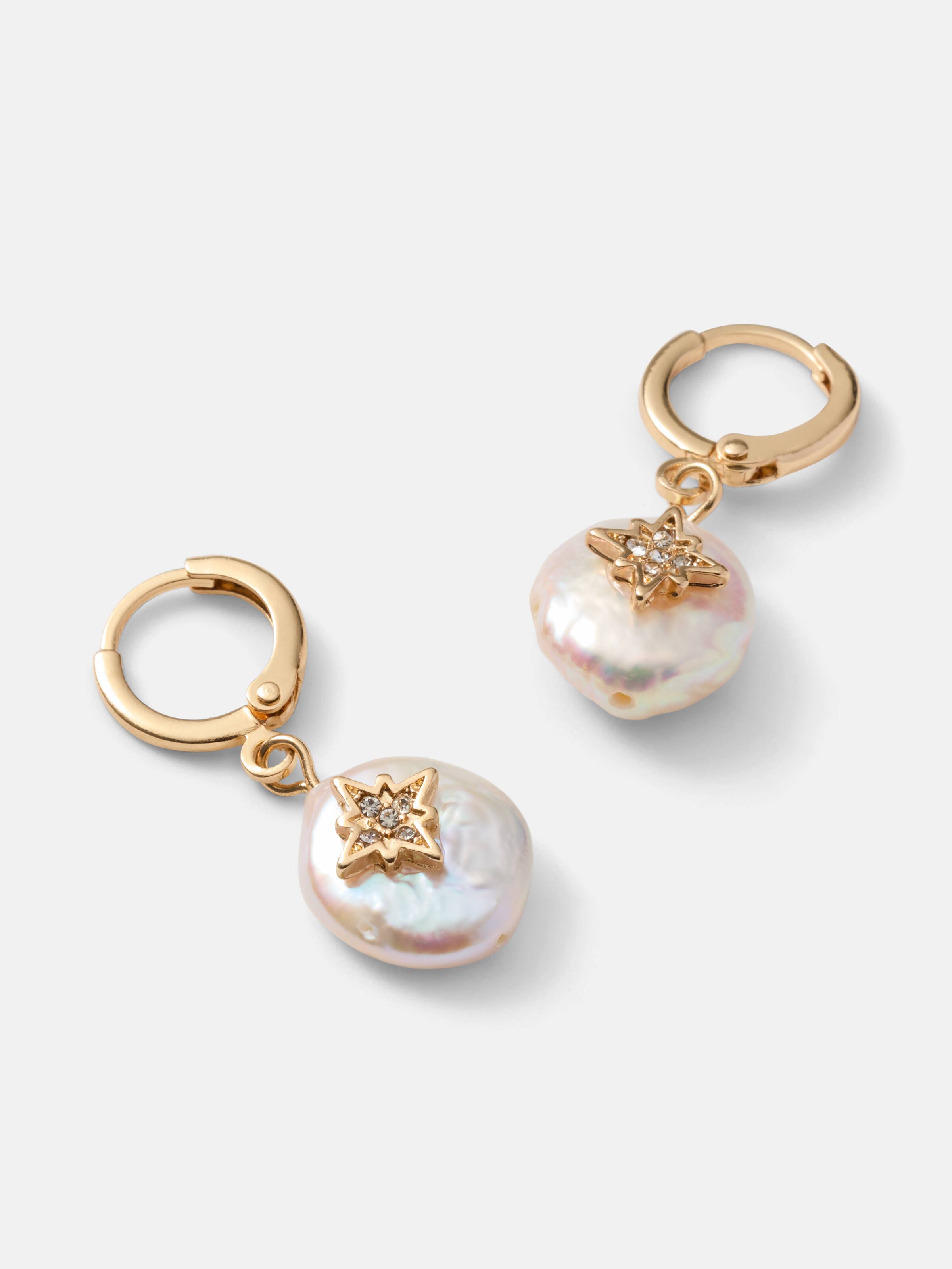 Halle Pearl & Star Huggie Earrings