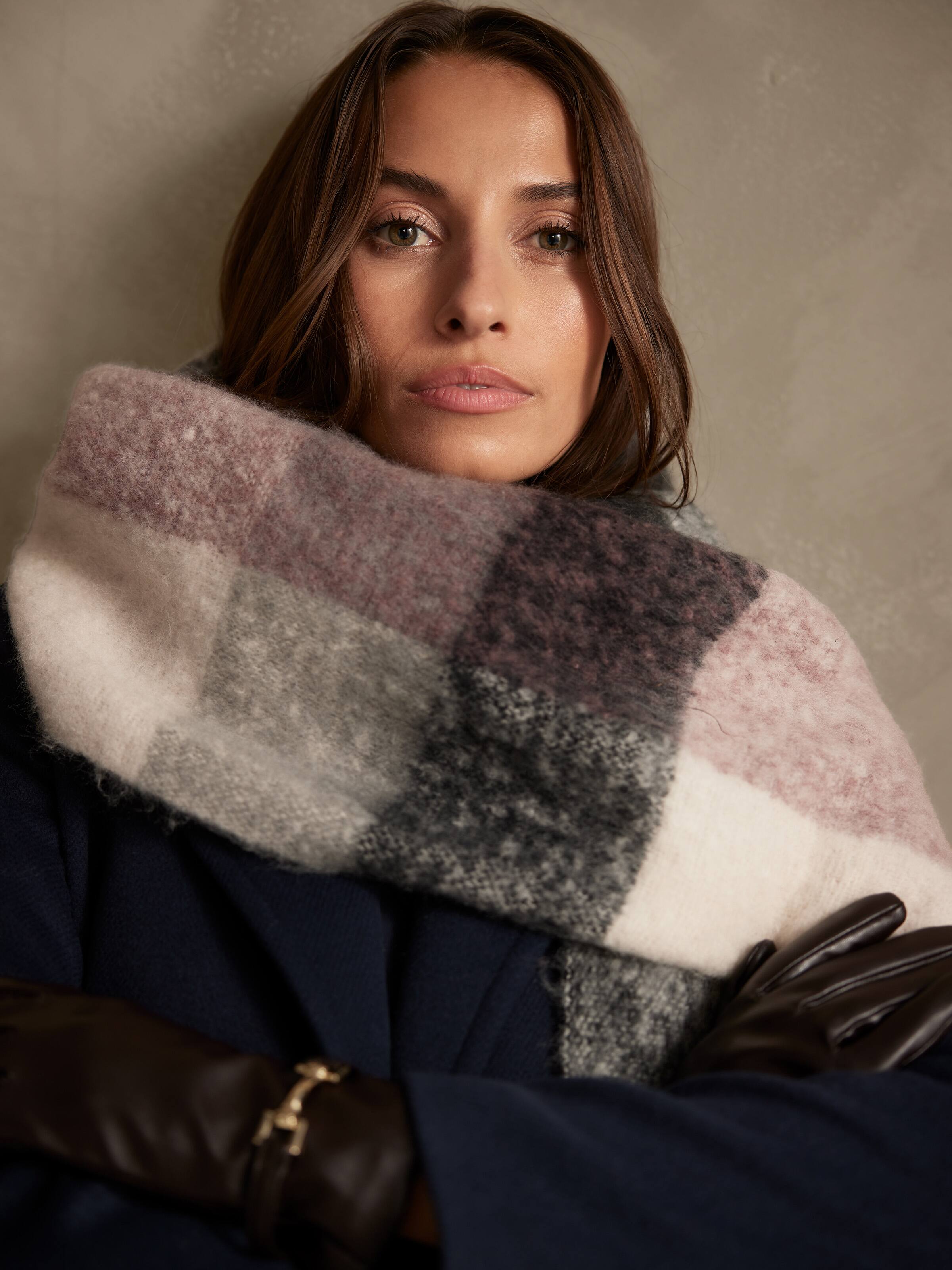 Daphne Large Check Scarf