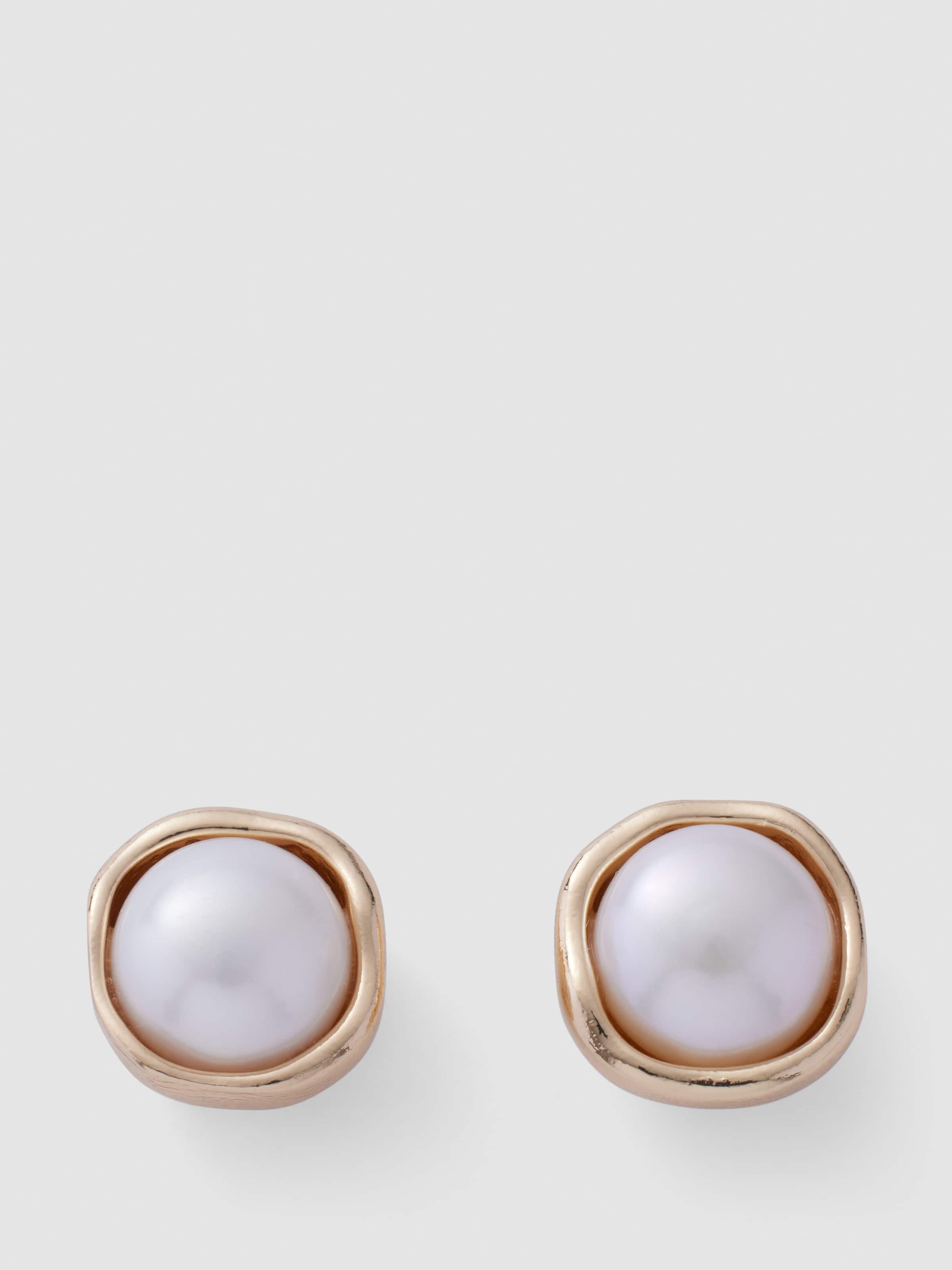 Kaia Freshwater Pearl Stud Earring