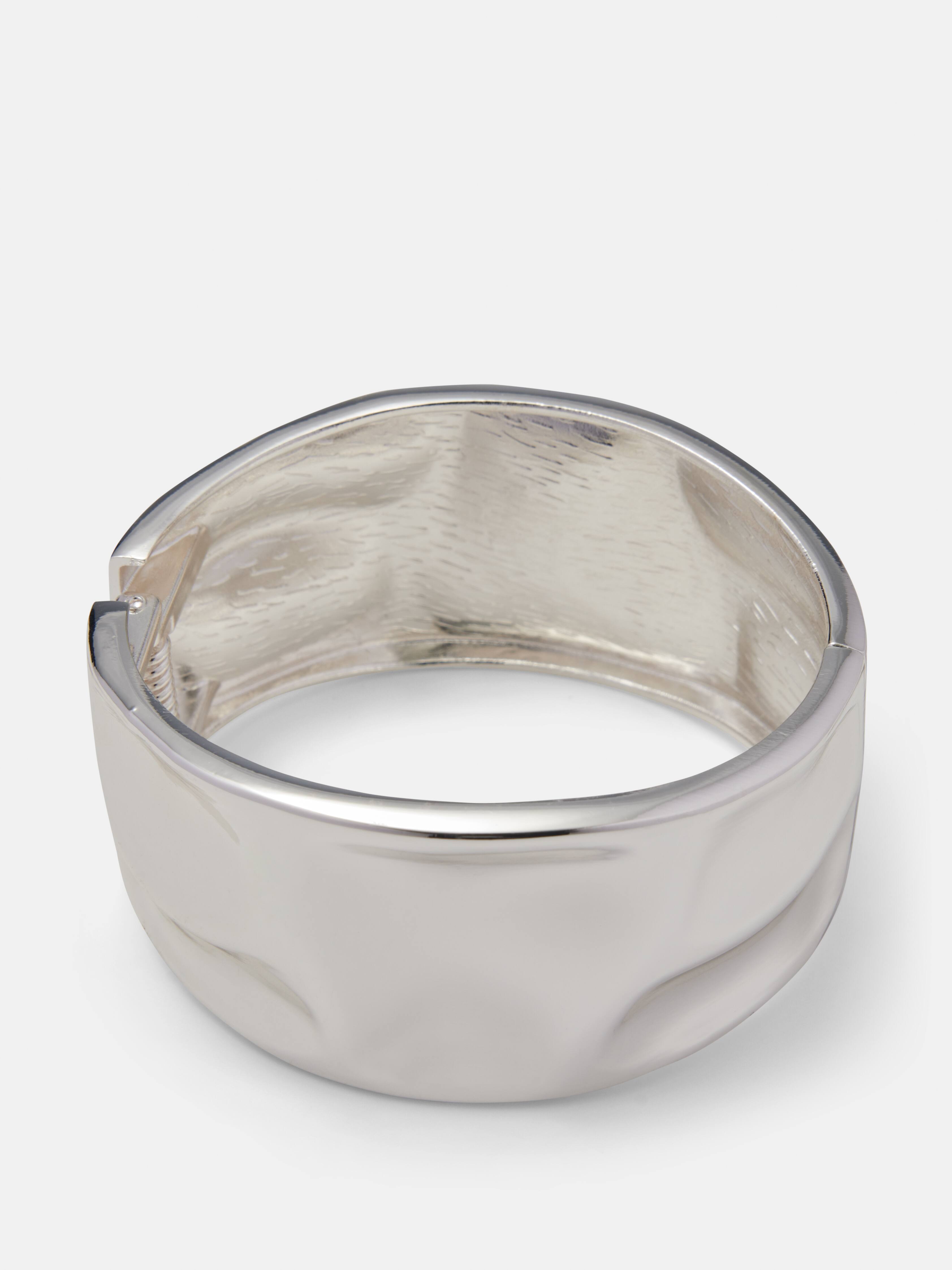 Selena Stmt Hammered Bangle