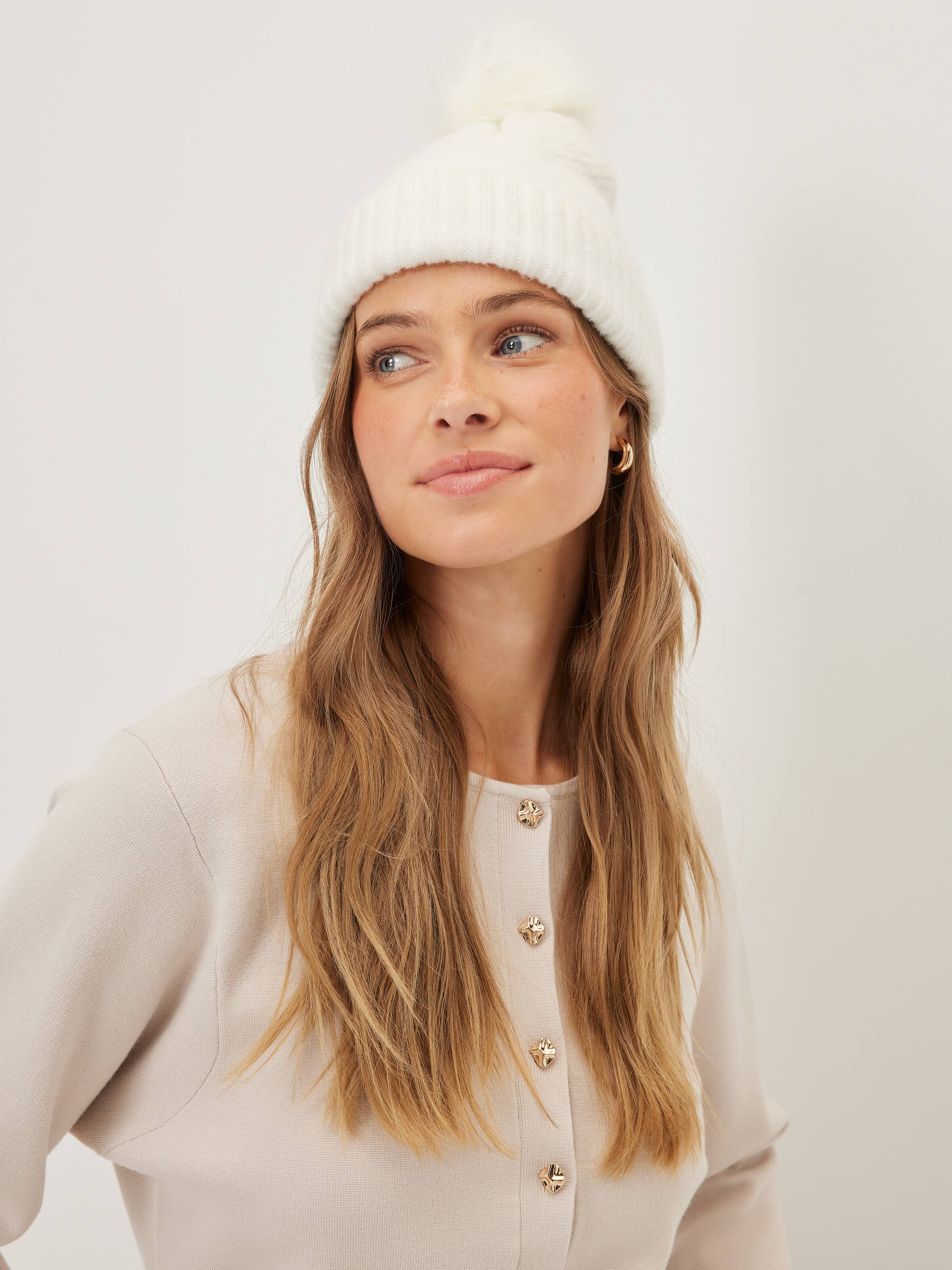 Ribbed Pom Pom Beanie