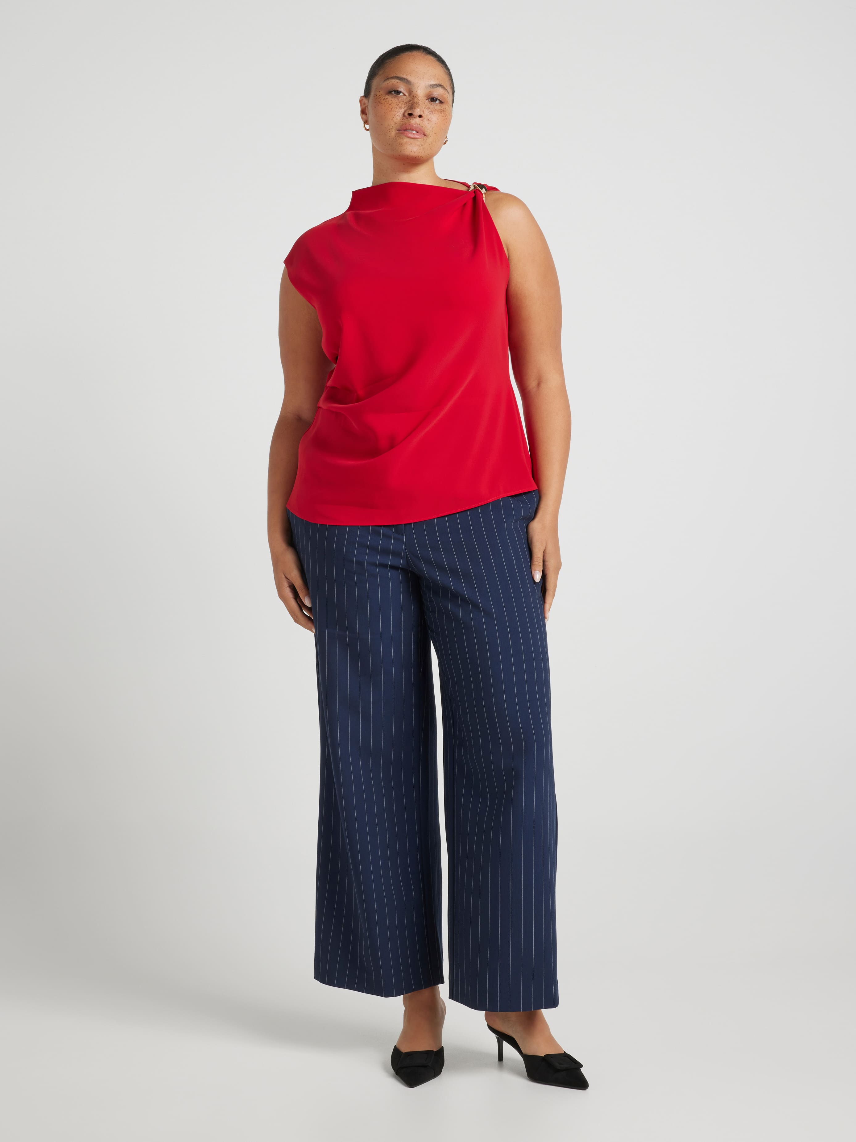 Curve Dallas Hardware Detail Top