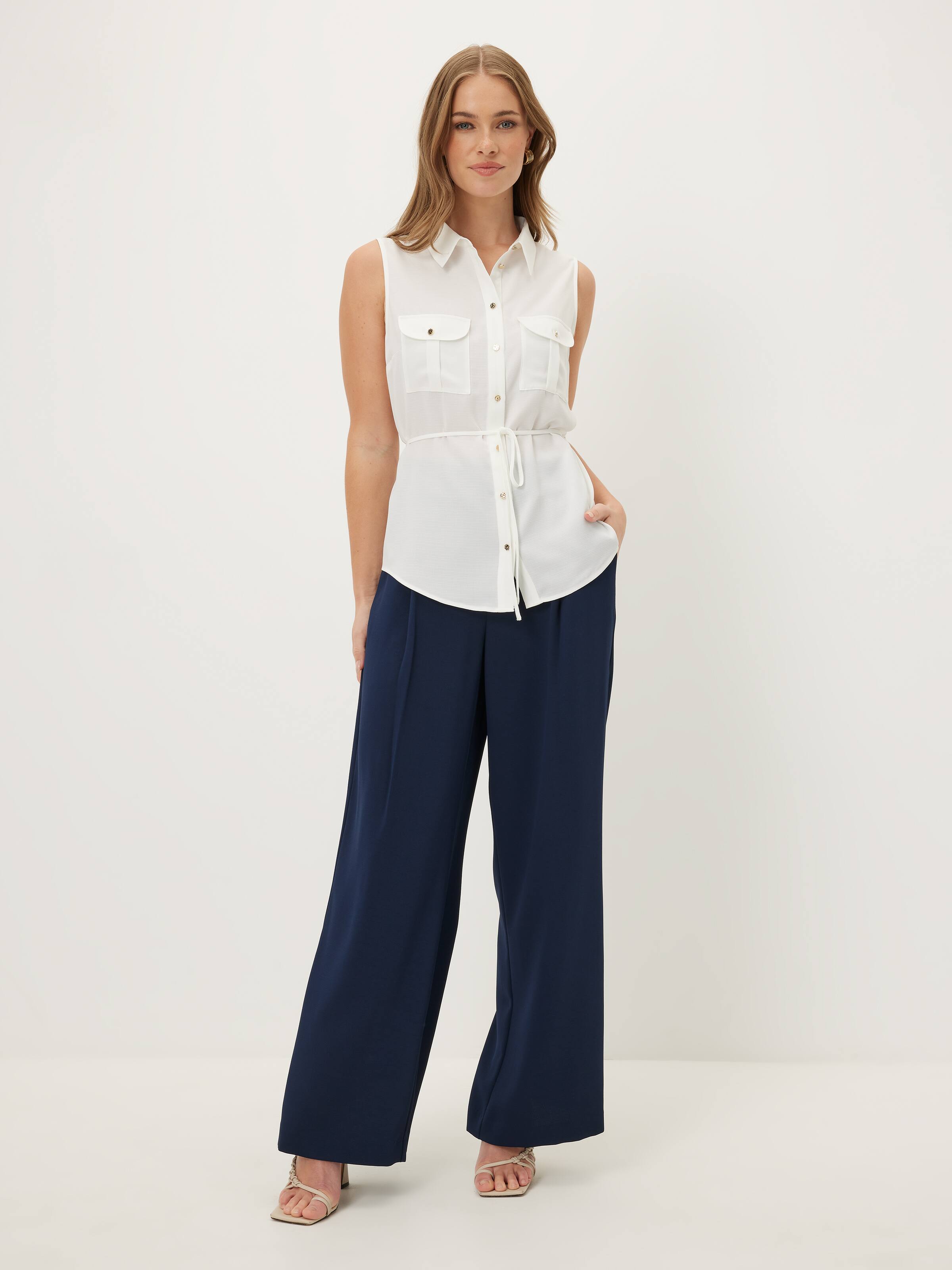 Jade Sleeveless Shirt