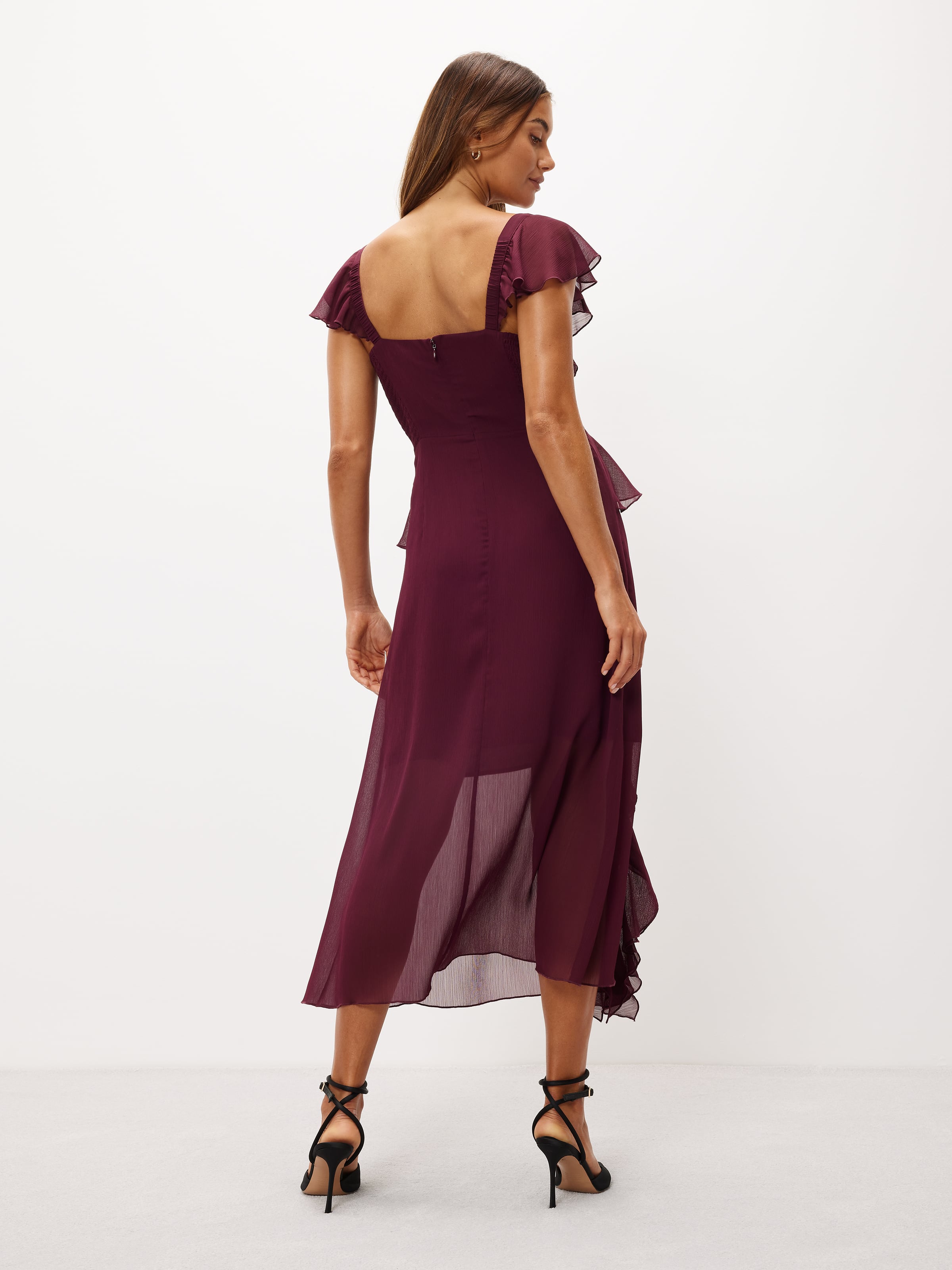 Say hello to the Pippa Ruffle Midi Dress in windsor wine. 🤍 #portmans  #portmansstyle