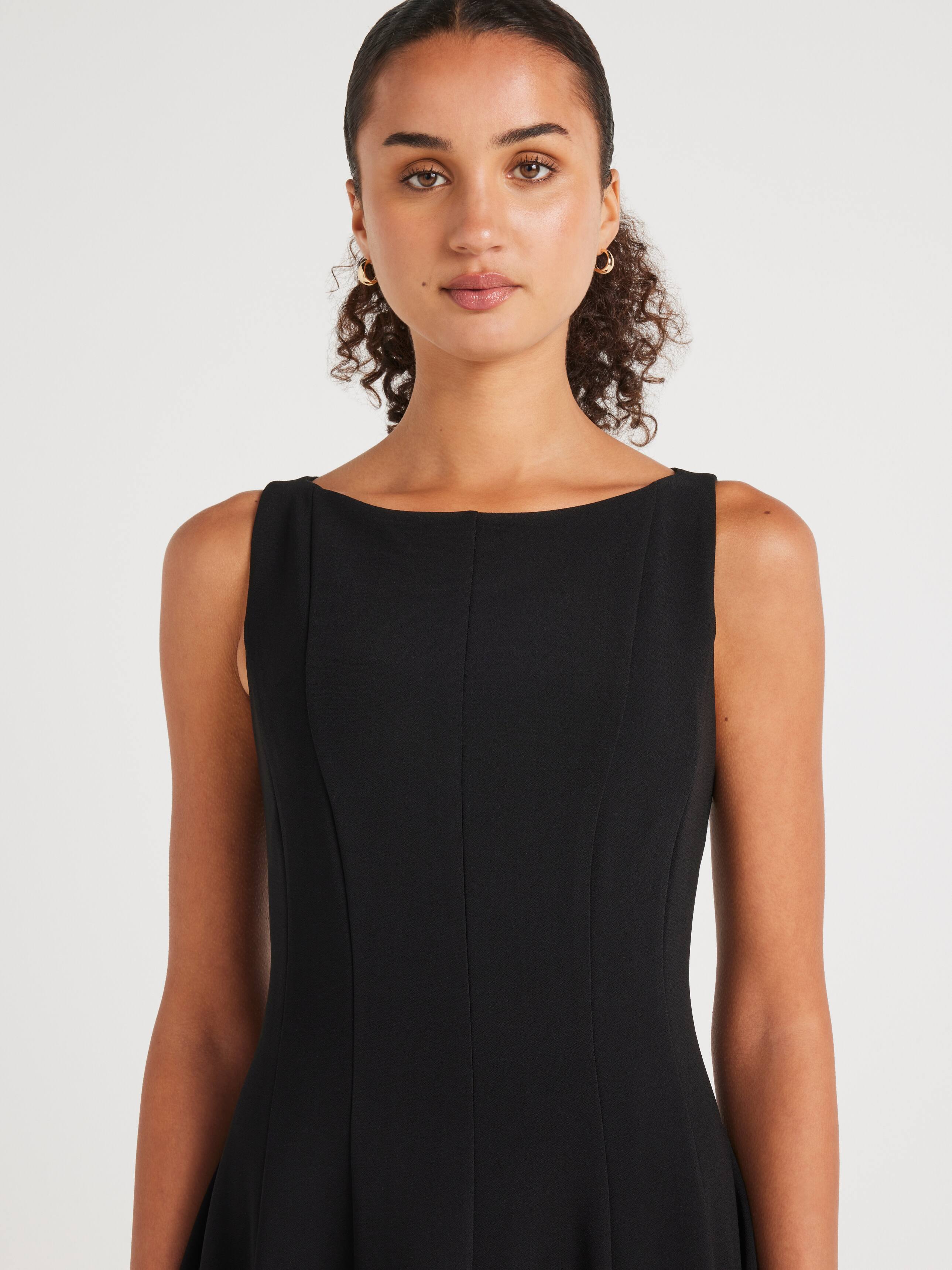 portmans halter neck dress @withmiaelizabeth shows you why the Elise Dress is a must-have for the festive season! , #portmans #portmansstyle