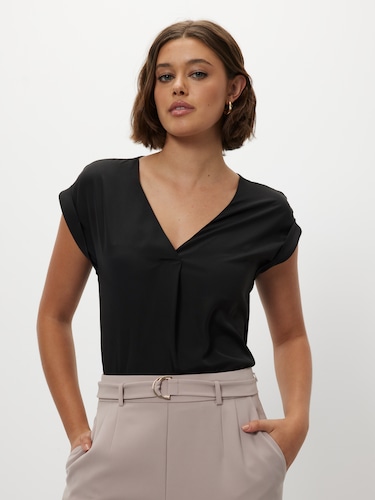 Becki V-Neck Tee                                                                                                                